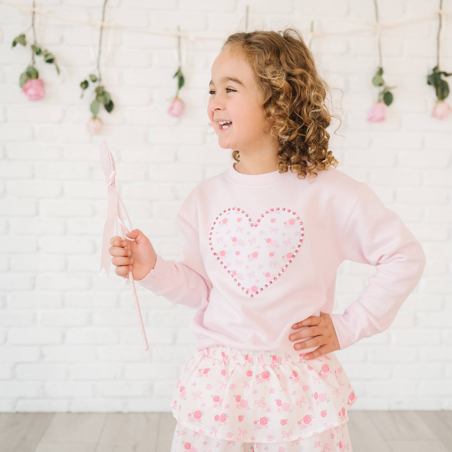 Sweet Wink - Scalloped Glitter Heart Wand - Kids Toy Wand
