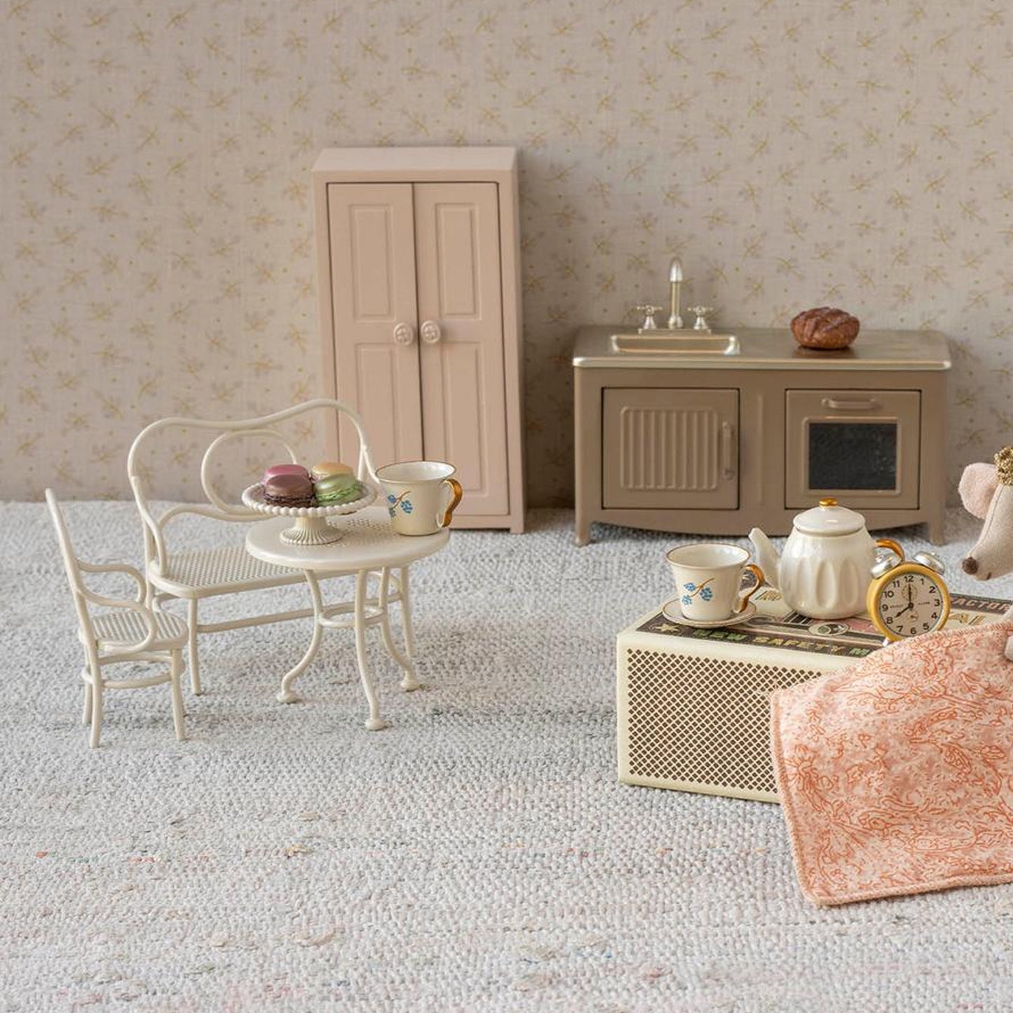 Miniature dollhouse living room with furniture and decor.