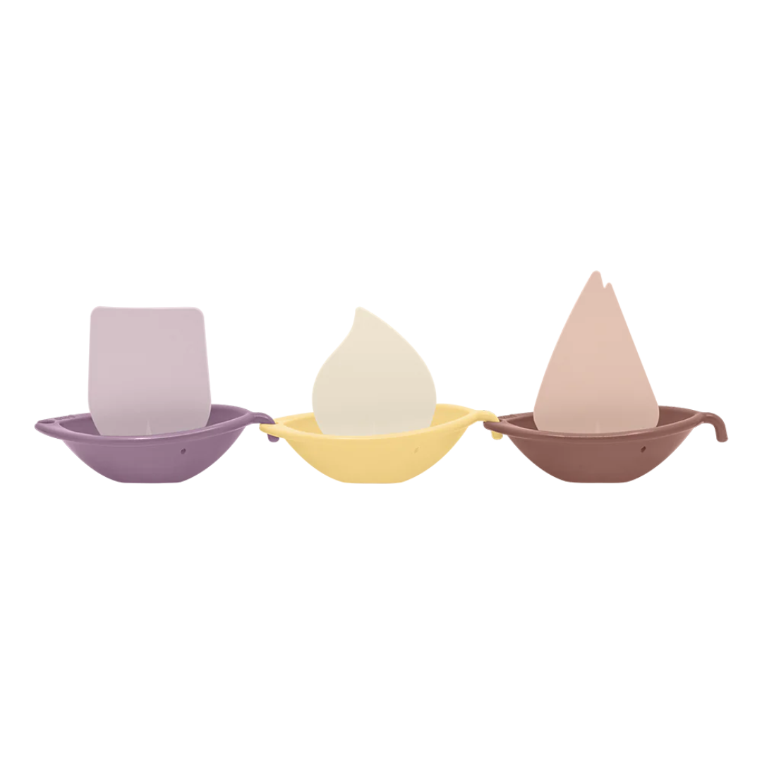 set of 3 pink sail boats