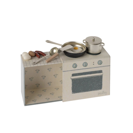 Miniature mouse kitchen set