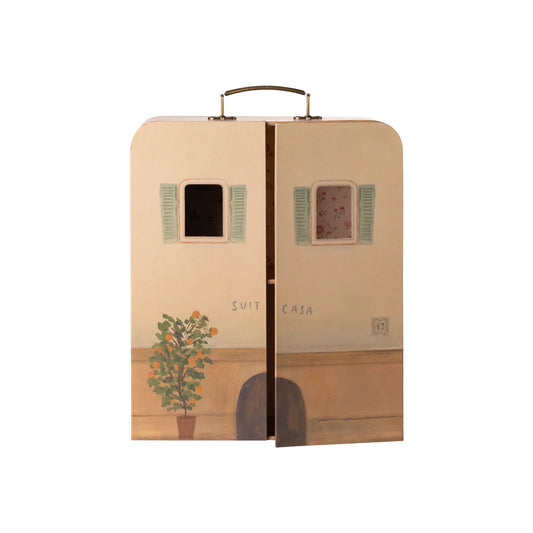 Cardboard suitcase with house design and 'Suit Casa' branding on a white background