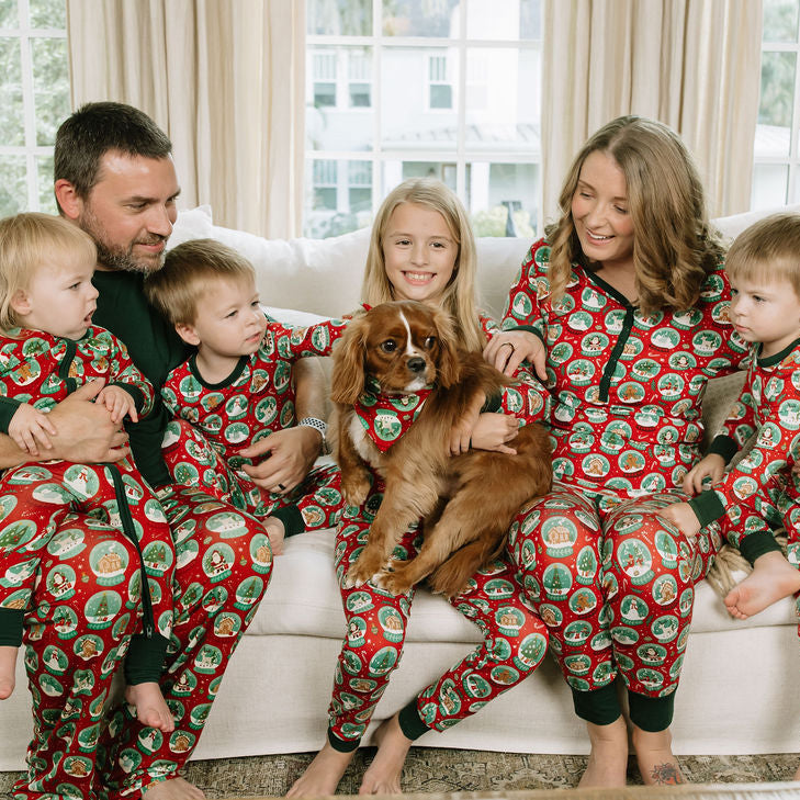 Family and dog matching in Let it snow Pajama