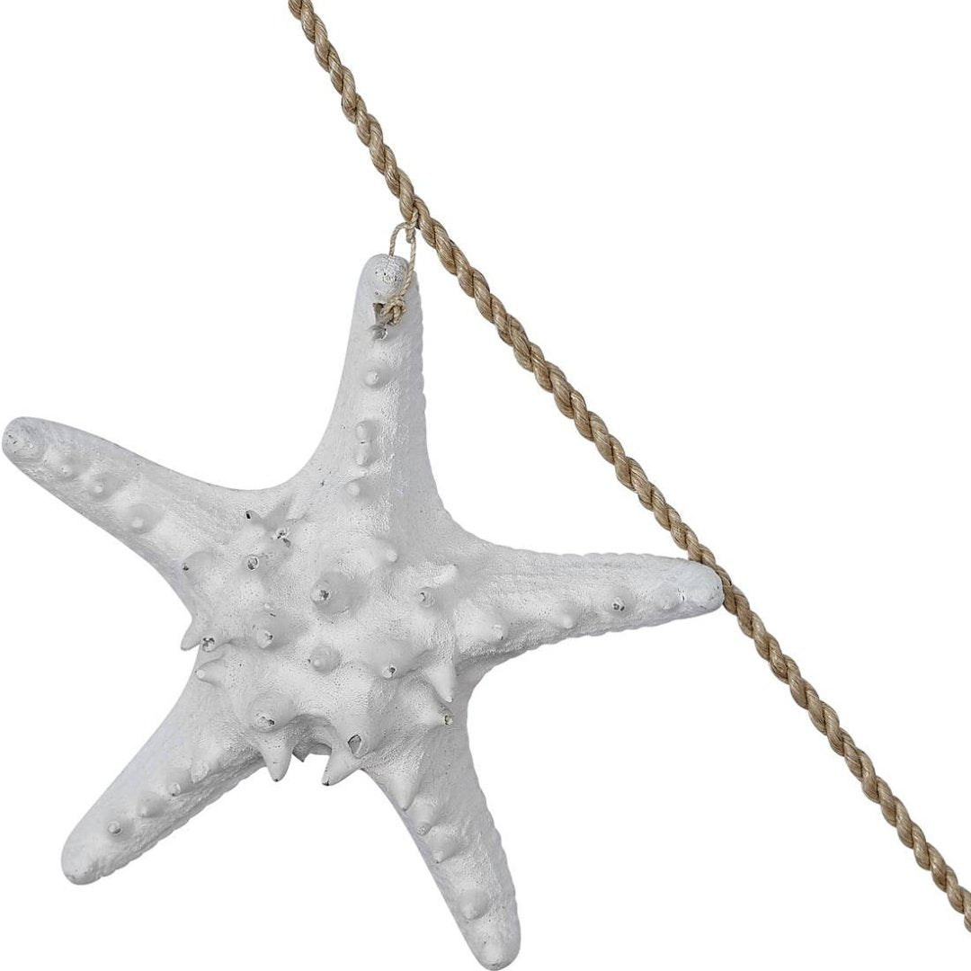 up-close picture of starfish hanging from the rope strand